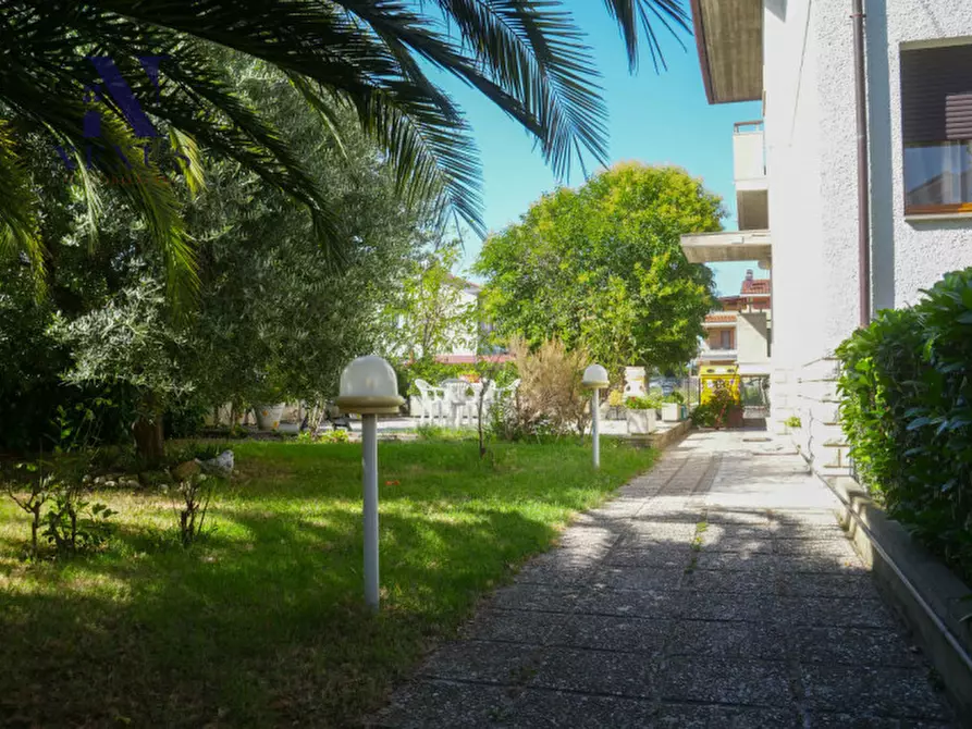 Immagine 21 di Appartamento in vendita  a Fano
