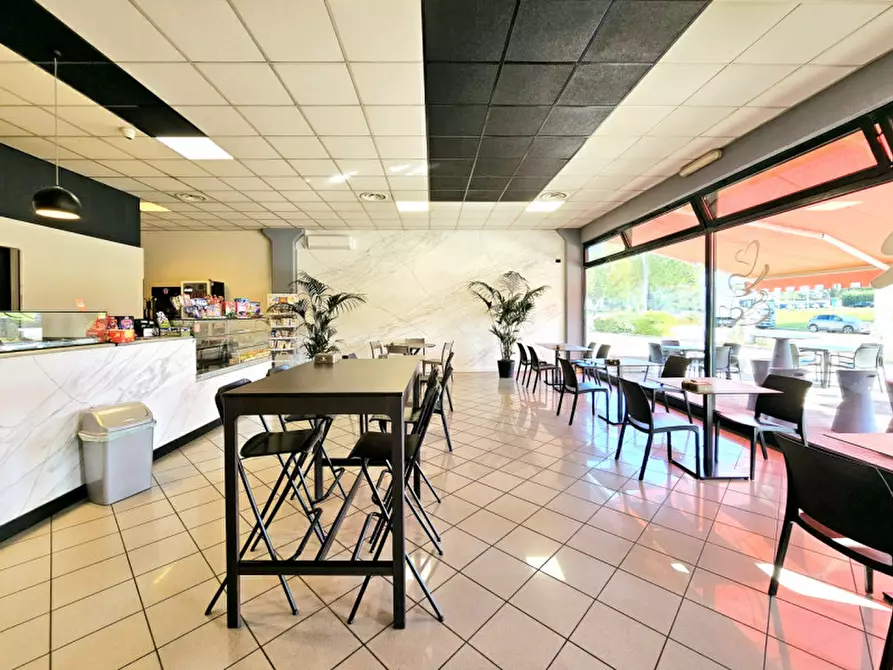 Immagine 1 di Attività commerciale in vendita  in via roma a Boara Pisani