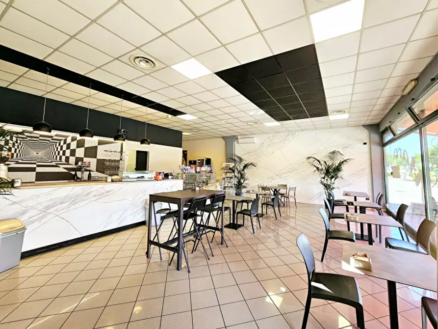 Immagine 2 di Attività commerciale in vendita  in via roma a Boara Pisani