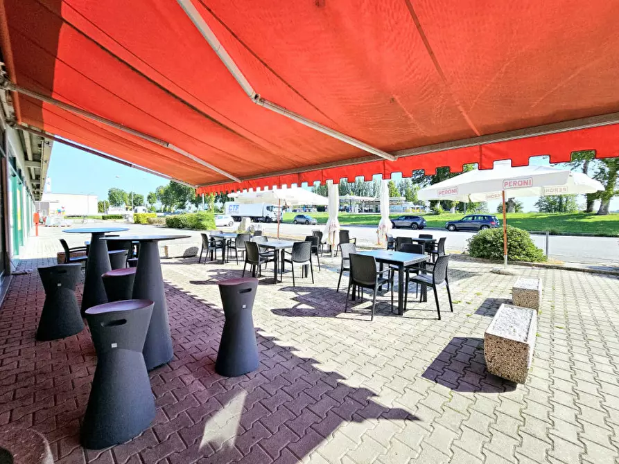 Immagine 4 di Attività commerciale in vendita  in via roma a Boara Pisani