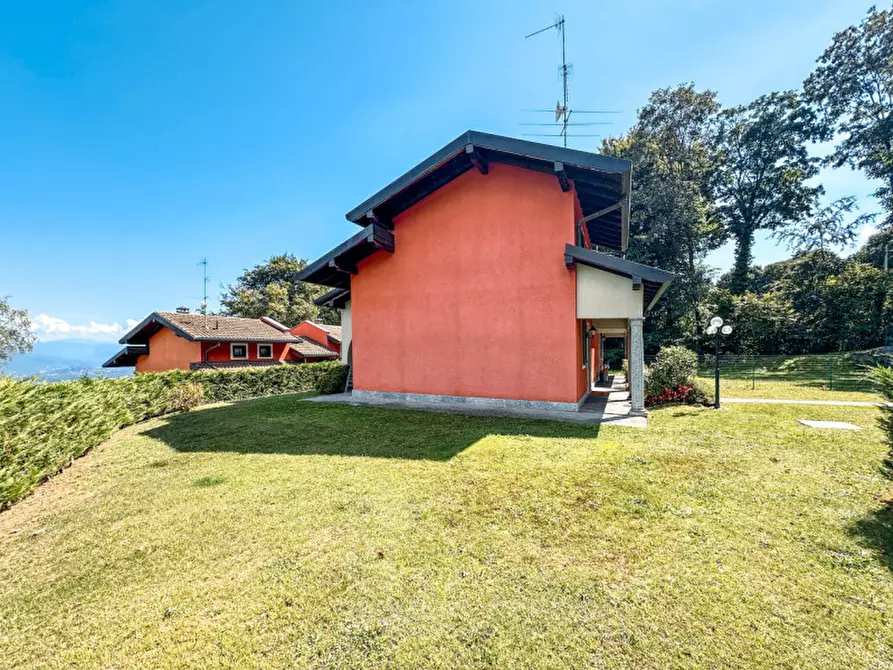 Immagine 23 di Villetta a schiera in vendita  in Via Tassera 7 a Stresa