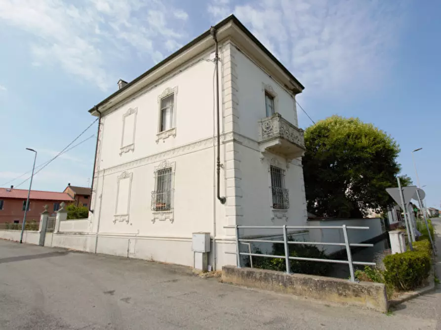 Immagine 4 di Villa in vendita  in Via San Sebastiano, 15 a Palazzolo Vercellese