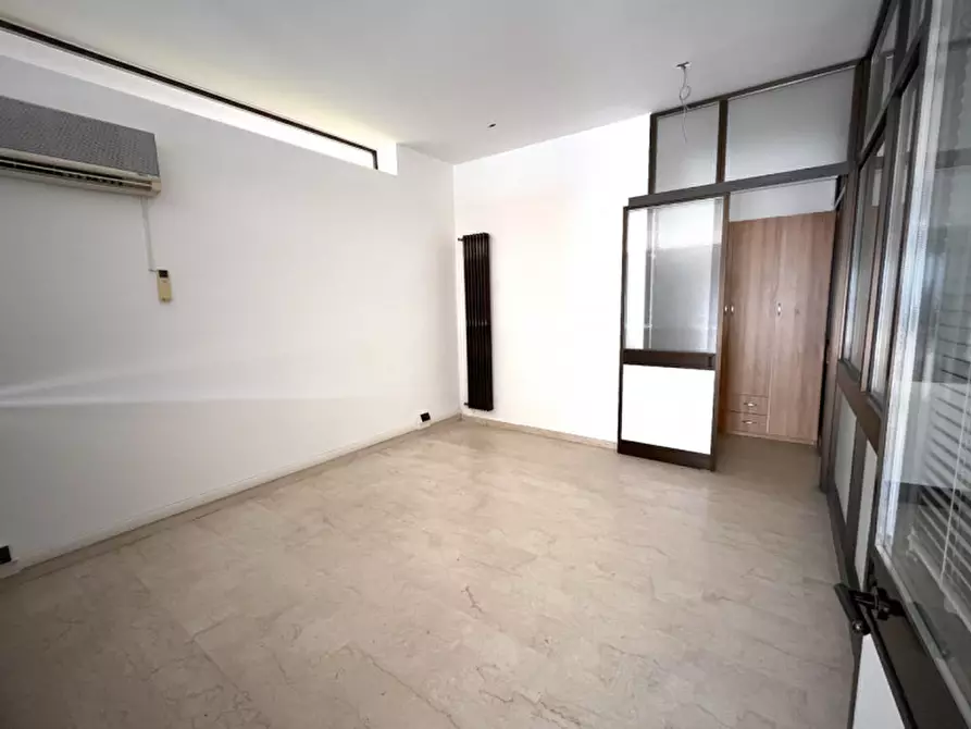 Immagine 2 di Negozio in affitto  in Via Alfredo de Polzer a Rovigo