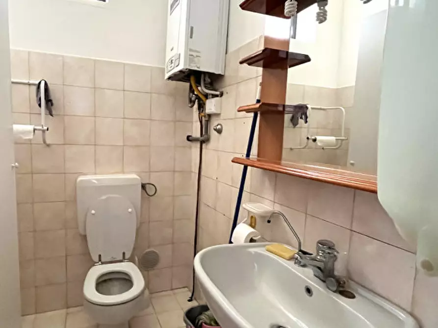 Immagine 4 di Negozio in affitto  in Via Alfredo de Polzer a Rovigo