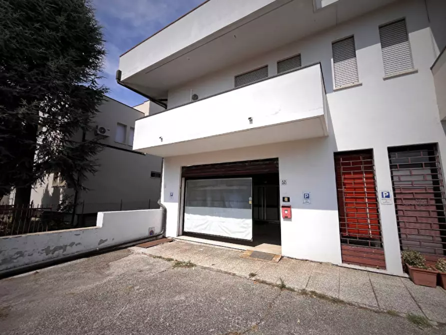 Immagine 5 di Negozio in affitto  in Via Alfredo de Polzer a Rovigo