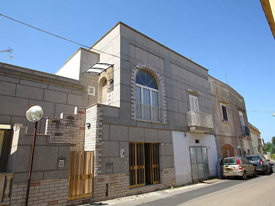 Immagine 1 di Casa bifamiliare in vendita  in Via Giacomo Leopardi a Sannicola