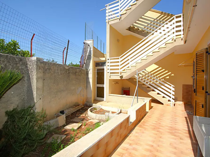 Immagine 8 di Casa bifamiliare in vendita  in Via Giacomo Leopardi a Sannicola