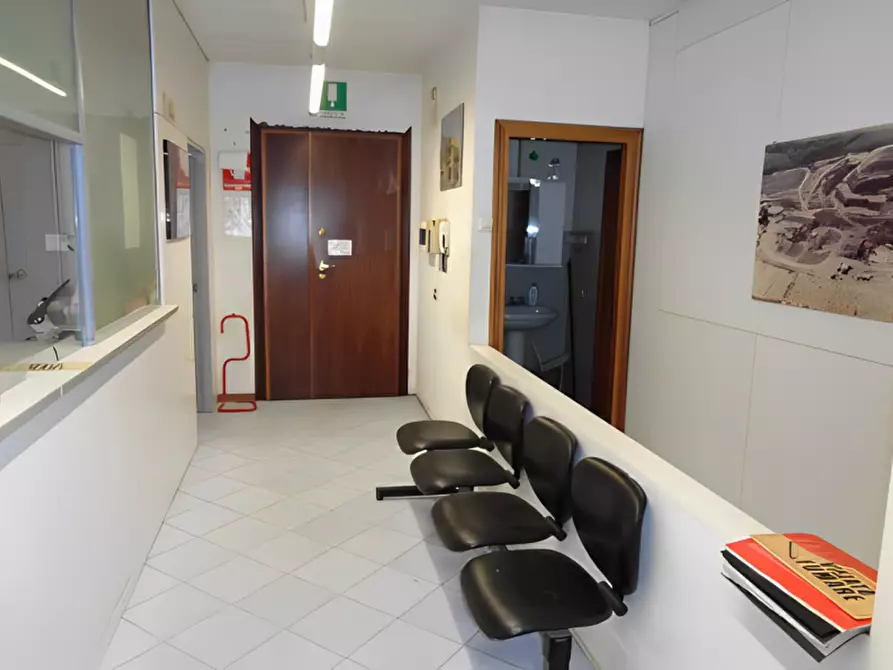 Immagine 3 di Ufficio in vendita  in Via Poggilupi a Terranuova Bracciolini