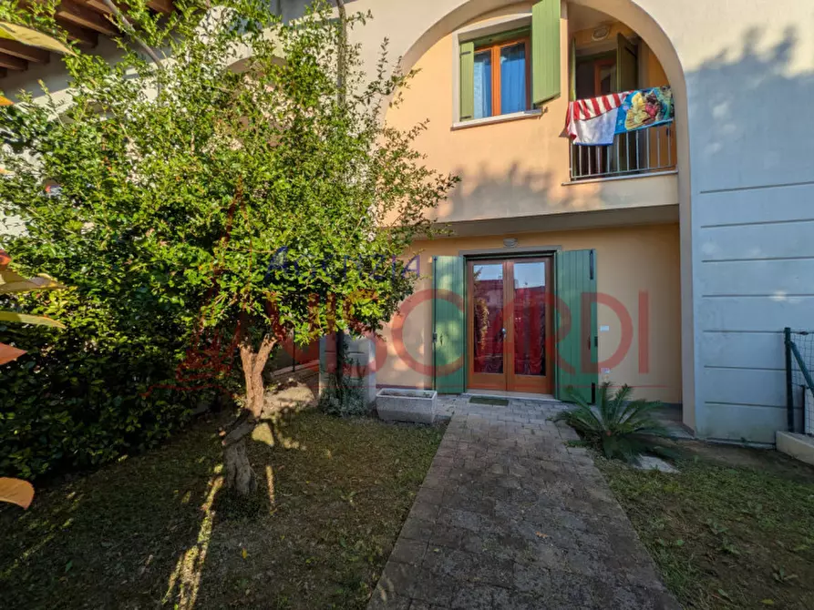 Immagine 25 di Villetta a schiera in vendita  in Via Dolomiti a Caorle