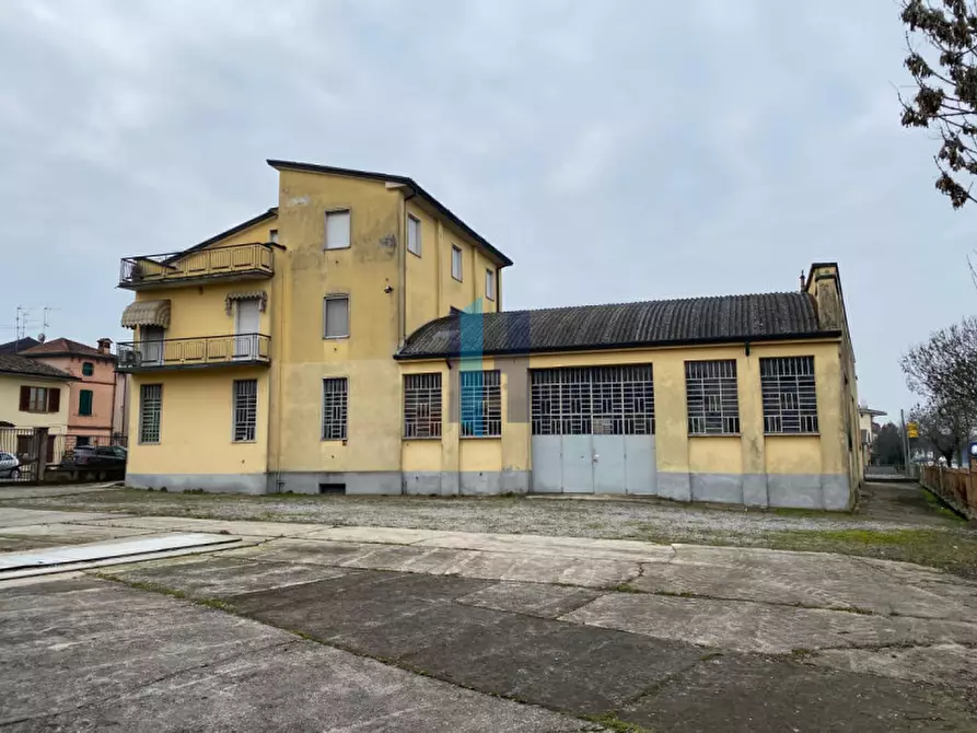 Immagine 1 di Casa indipendente in vendita  in Viale Montenero 12 a Orzinuovi