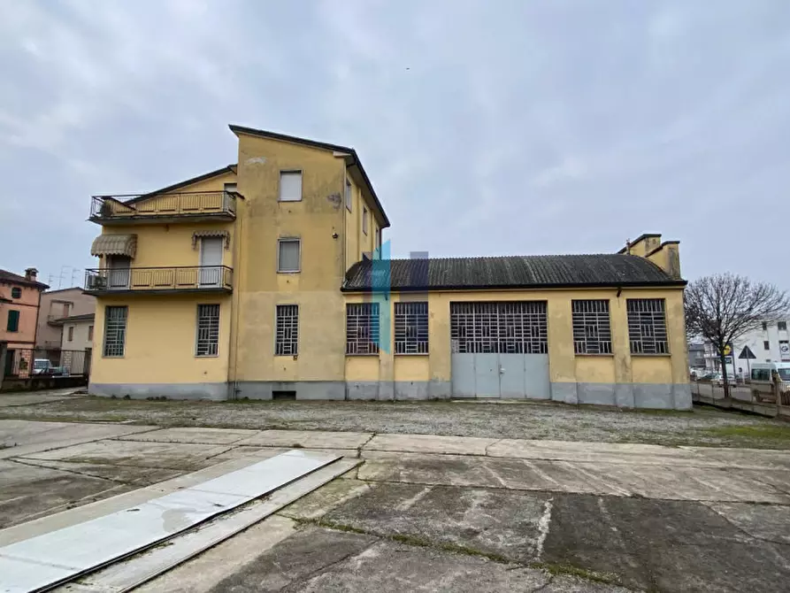 Immagine 2 di Casa indipendente in vendita  in Viale Montenero 12 a Orzinuovi