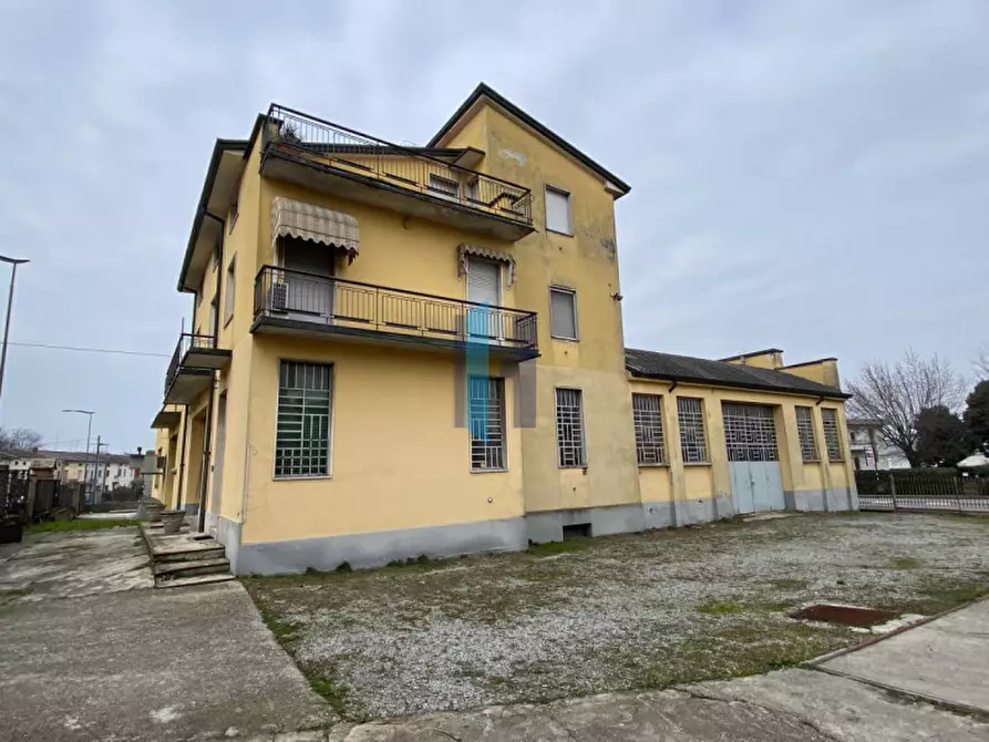 Immagine 3 di Casa indipendente in vendita  in Viale Montenero 12 a Orzinuovi