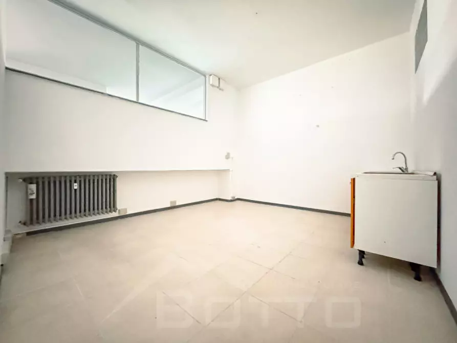 Immagine 9 di Appartamento in vendita  in piazza mazzini 82 a Borgomanero