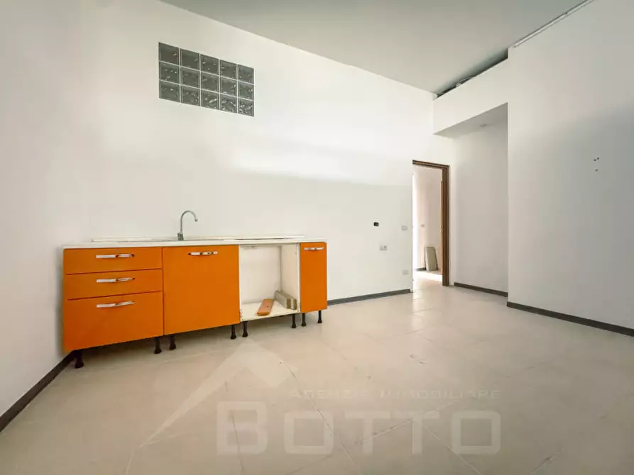 Immagine 11 di Appartamento in vendita  in piazza mazzini 82 a Borgomanero