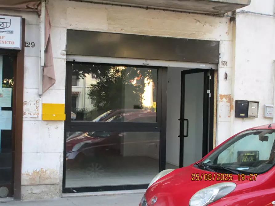 Immagine 2 di Negozio in vendita  in Via Giovanni Durando, 131 a Vicenza