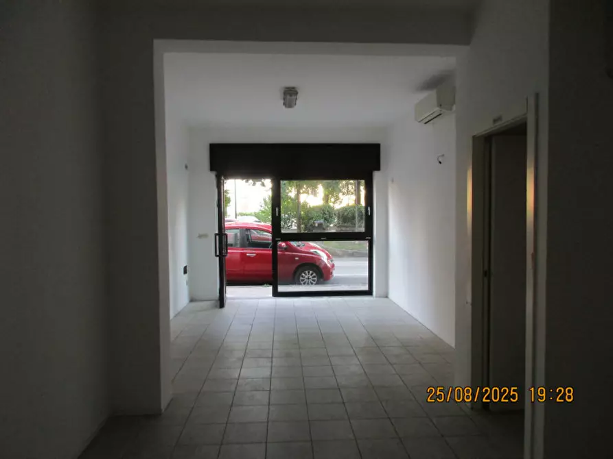 Immagine 3 di Negozio in vendita  in Via Giovanni Durando, 131 a Vicenza