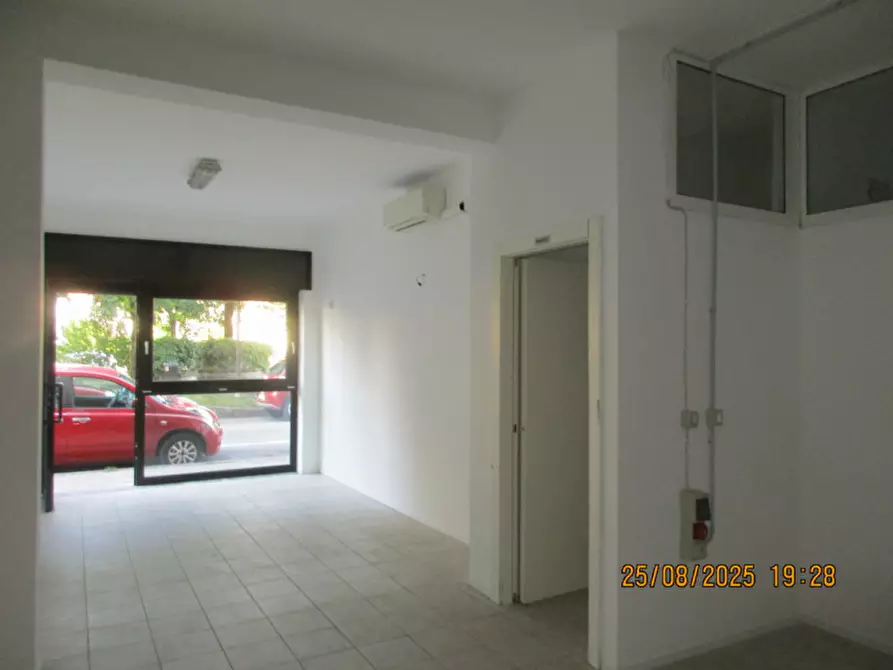 Immagine 4 di Negozio in vendita  in Via Giovanni Durando, 131 a Vicenza