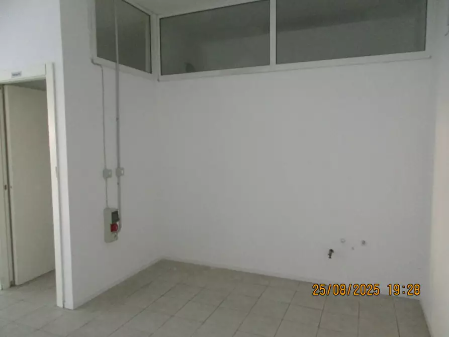 Immagine 5 di Negozio in vendita  in Via Giovanni Durando, 131 a Vicenza