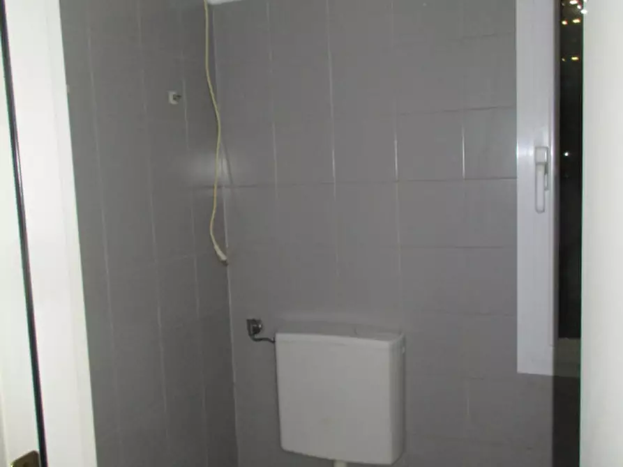 Immagine 10 di Negozio in vendita  in Via Giovanni Durando, 131 a Vicenza