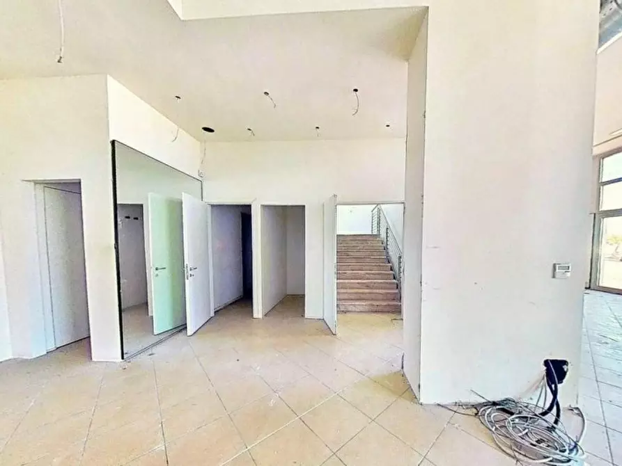 Immagine 8 di Negozio in vendita  in Via Norvegia, 88, 56021 Cascina PI, Italia a Cascina