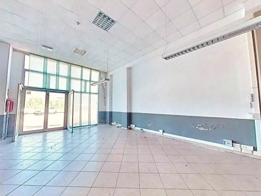 Immagine 1 di Negozio in vendita  in Via Norvegia, 86, 56021 Cascina PI, Italia a Cascina