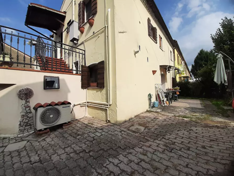 Immagine 1 di Appartamento in vendita  in Via Artuto Toscanini a Mira