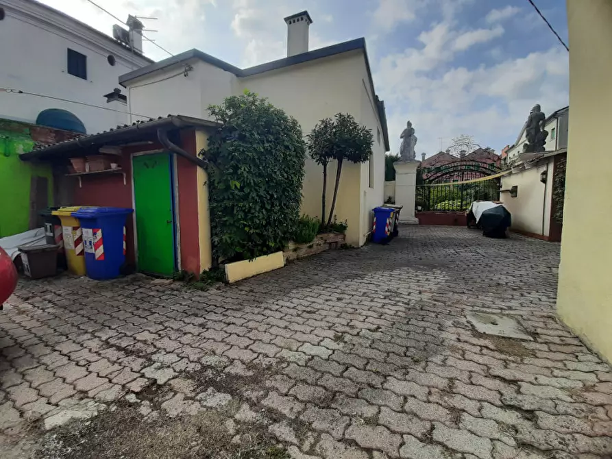 Immagine 3 di Appartamento in vendita  in Via Artuto Toscanini a Mira