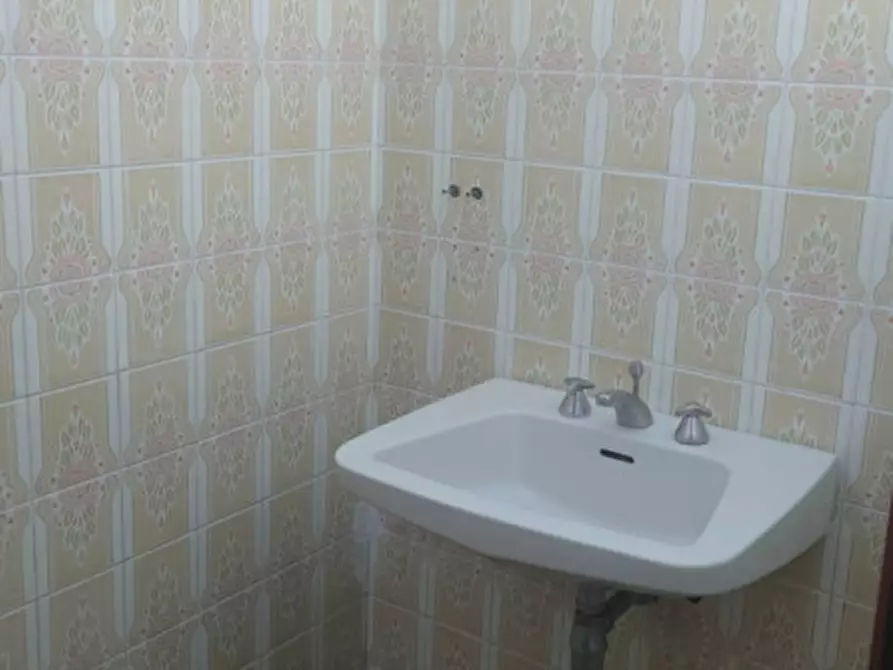 Immagine 4 di Negozio in vendita  in via colleghe, 4 a Vajont