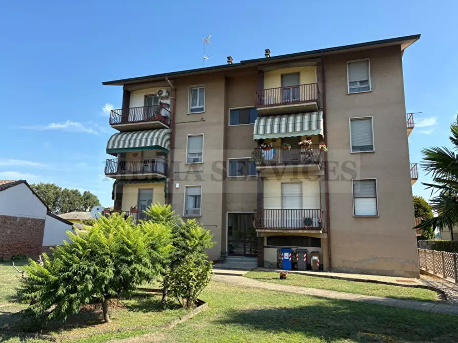 Immagine 25 di Appartamento in vendita  in via Antonio Gramsci n° 1 a Sannazzaro De' Burgondi