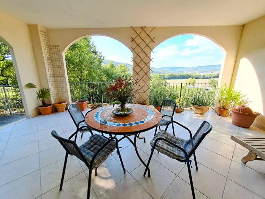 Immagine 2 di Villa in vendita  a Magione