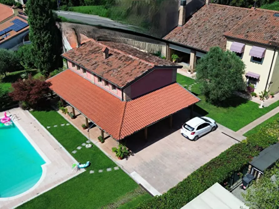 Immagine 1 di Villa in vendita  in Strada della Carpaneda a Vicenza