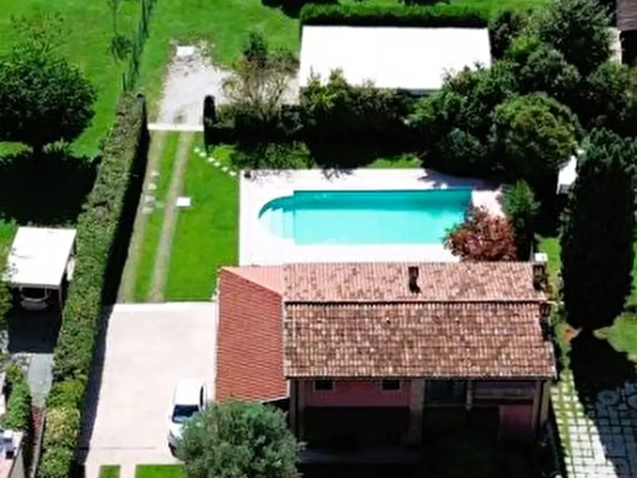 Immagine 2 di Villa in vendita  in Strada della Carpaneda a Vicenza