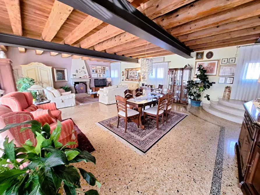 Immagine 6 di Villa in vendita  in Strada della Carpaneda a Vicenza