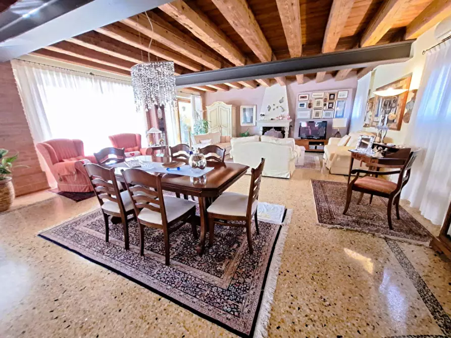 Immagine 7 di Villa in vendita  in Strada della Carpaneda a Vicenza