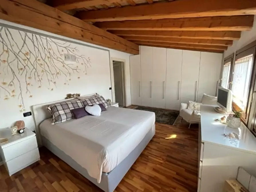 Immagine 12 di Villa in vendita  in Strada della Carpaneda a Vicenza