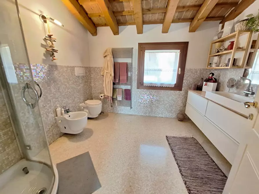 Immagine 14 di Villa in vendita  in Strada della Carpaneda a Vicenza