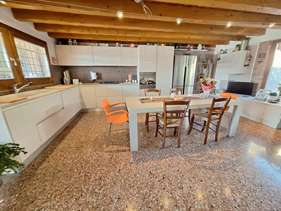 Immagine 15 di Villa in vendita  in Strada della Carpaneda a Vicenza