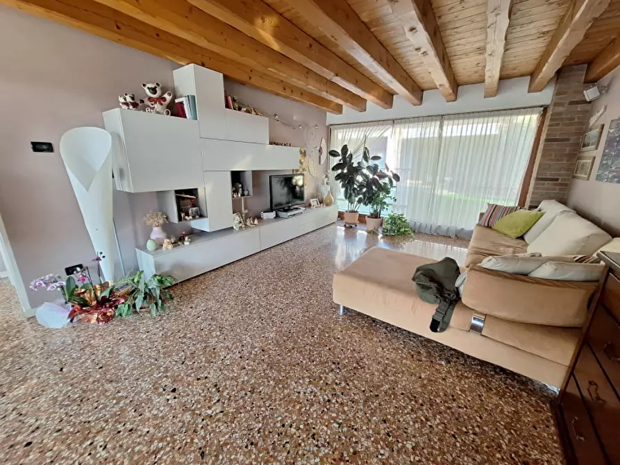 Immagine 18 di Villa in vendita  in Strada della Carpaneda a Vicenza