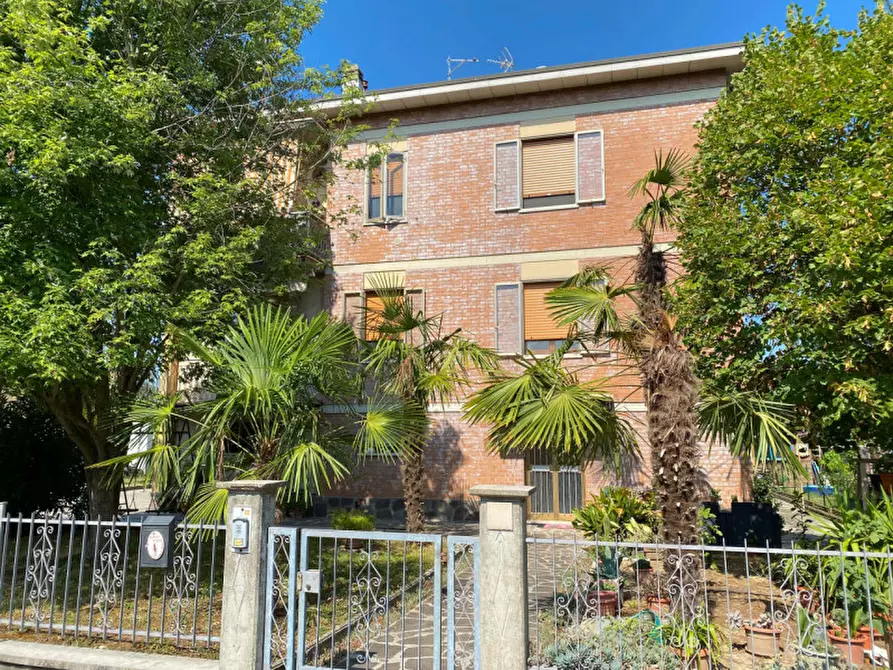 Immagine 1 di Appartamento in vendita  in Via della Pace a Mirandola