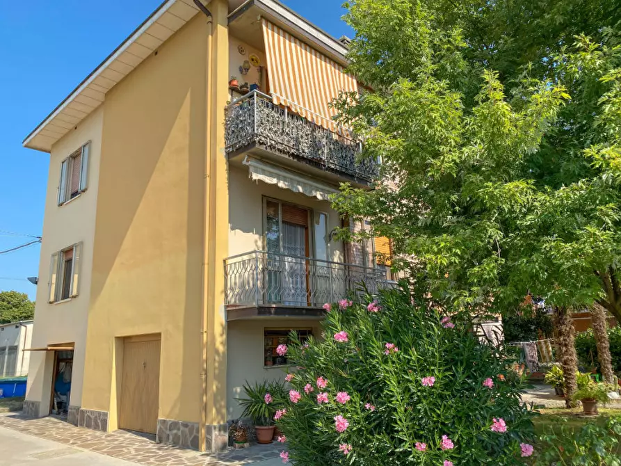 Immagine 2 di Appartamento in vendita  in Via della Pace a Mirandola