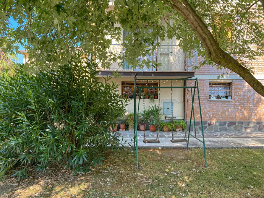 Immagine 3 di Appartamento in vendita  in Via della Pace a Mirandola