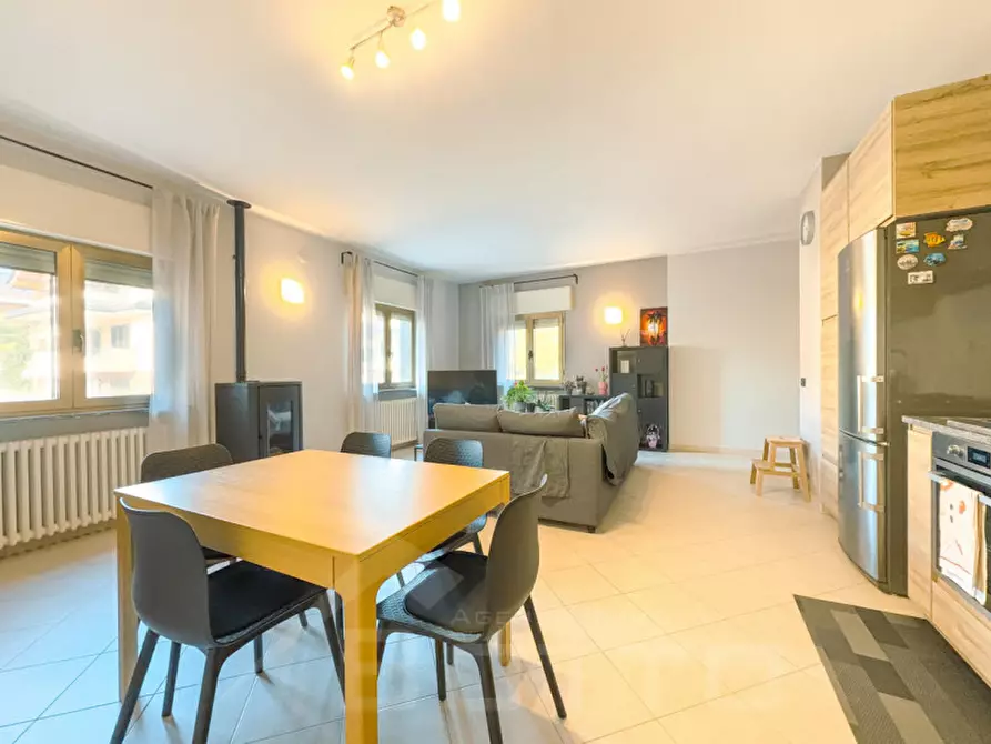 Immagine 1 di Palazzo in vendita  in Via Roma 38 a Bogogno