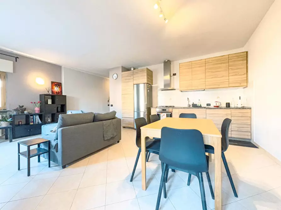 Immagine 3 di Palazzo in vendita  in Via Roma 38 a Bogogno