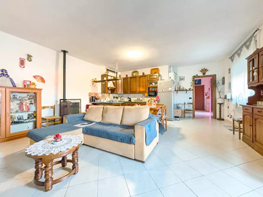 Immagine 13 di Palazzo in vendita  in Via Roma 38 a Bogogno