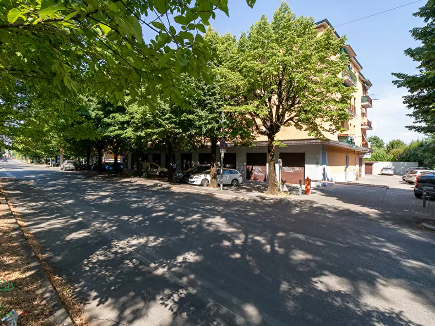 Immagine 2 di Negozio in vendita  in via cadriano 16 a Bologna