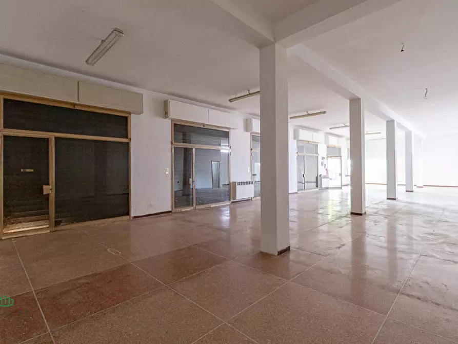 Immagine 3 di Negozio in vendita  in via cadriano 16 a Bologna