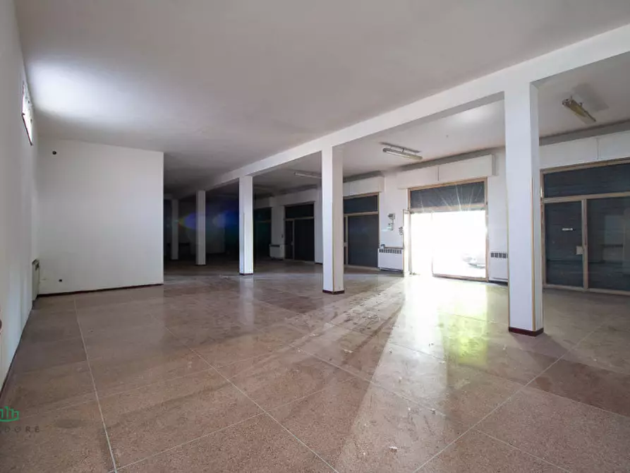 Immagine 5 di Negozio in vendita  in via cadriano 16 a Bologna