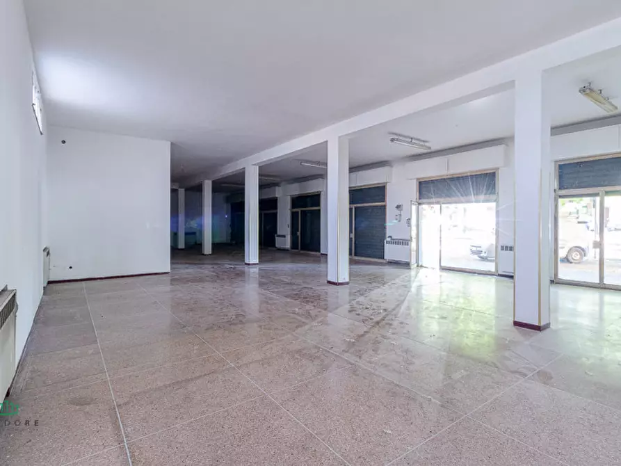 Immagine 7 di Negozio in vendita  in via cadriano 16 a Bologna