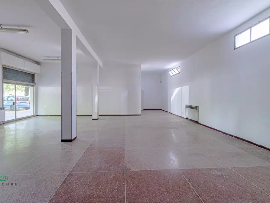 Immagine 8 di Negozio in vendita  in via cadriano 16 a Bologna