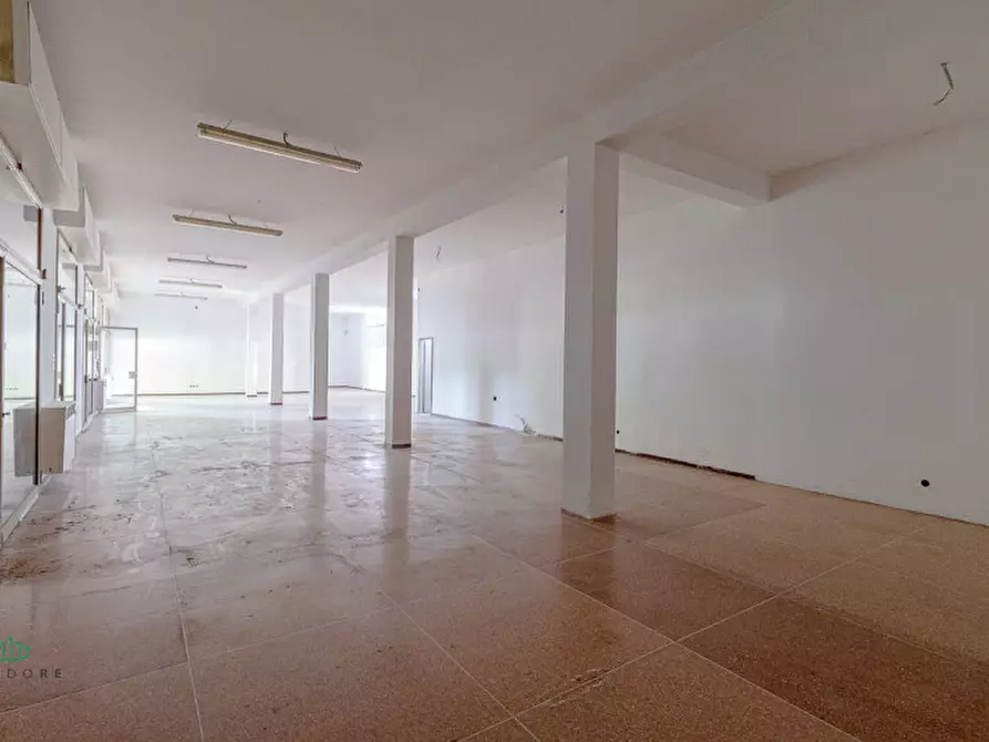 Immagine 9 di Negozio in vendita  in via cadriano 16 a Bologna